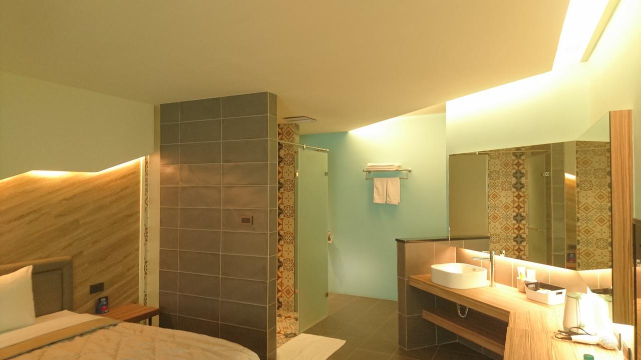 Travel Port Motel Kaohsiung Exterior photo